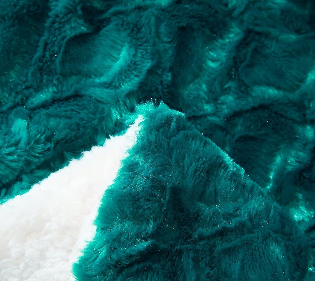 DaDa Bedding Emerald Mermaid Faux Fur Sherpa Throw Blanket, Throw to Queen
