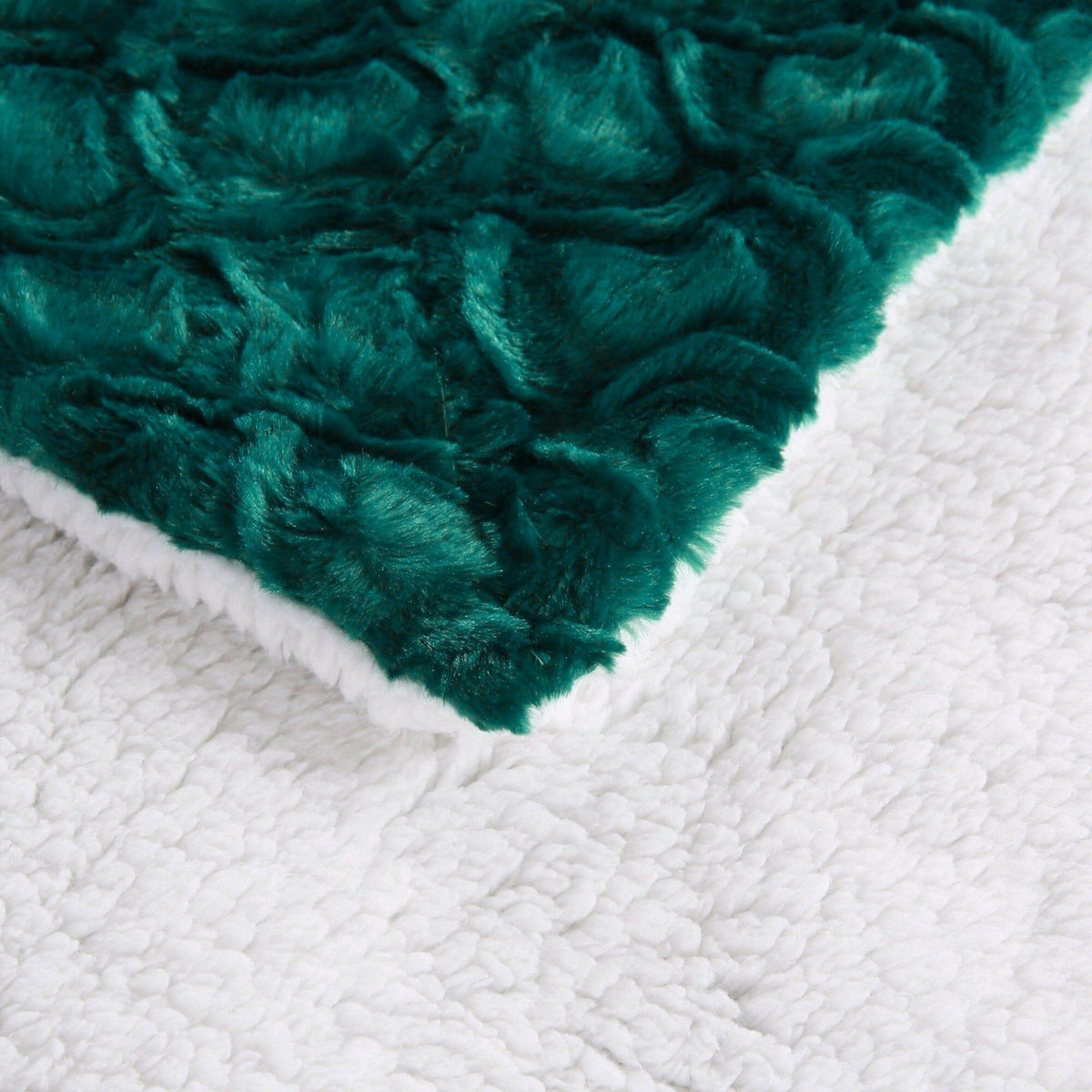 DaDa Bedding Emerald Mermaid Faux Fur Sherpa Throw Blanket, Throw to Queen